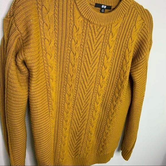 SALE💛 Uniqlo xs mustard sweater crew neck B1 - Picture 4 of 9